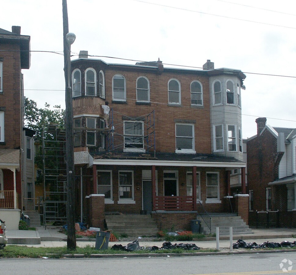Photo - 4920-4922 Warrington Ave Apartments
