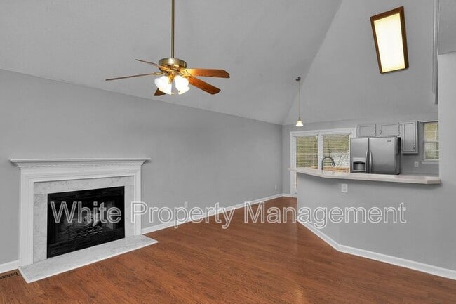 Photo - 1063 Stirrup Pl NW