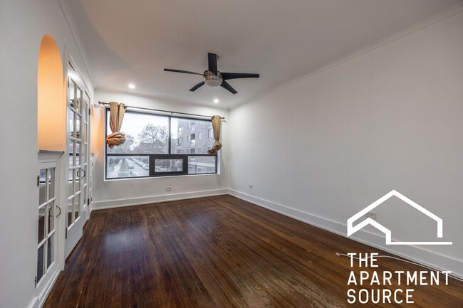 Photo - 3716 W Belmont Ave Unidad 2E