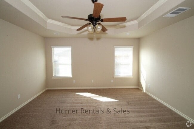 Building Photo - Amazing Four-Bedroom! Rental