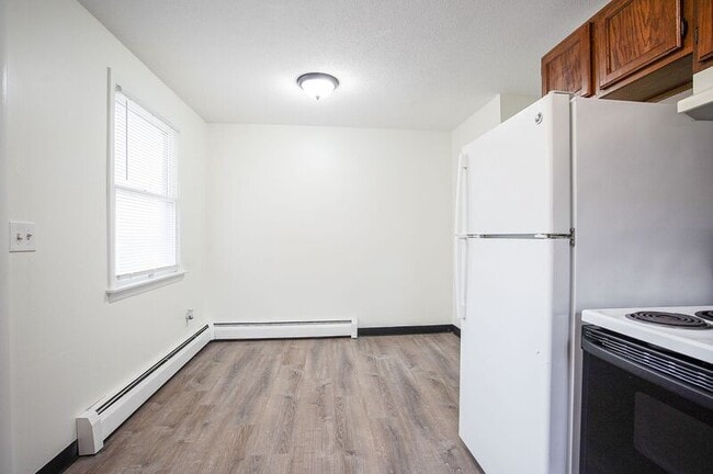 Photo - 878 St James Ave