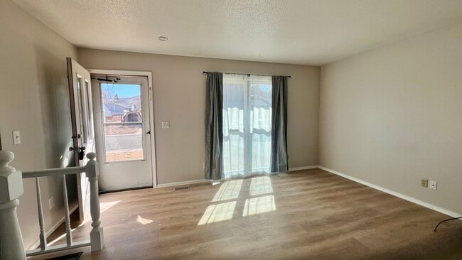 Photo - 715 Saratoga Dr