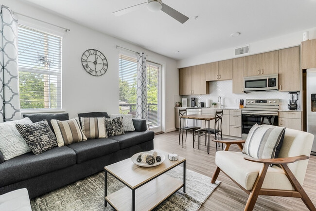 Photo - 1500 N Henderson Ave Unit ID1018232P