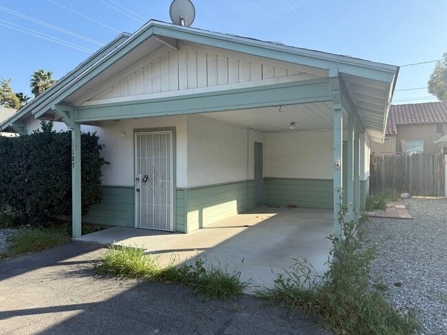 Building Photo - Cozy One Bedroom One Bathroom Cottage Home in Hemet!