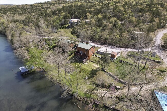 Photo - 721 Shore Rd