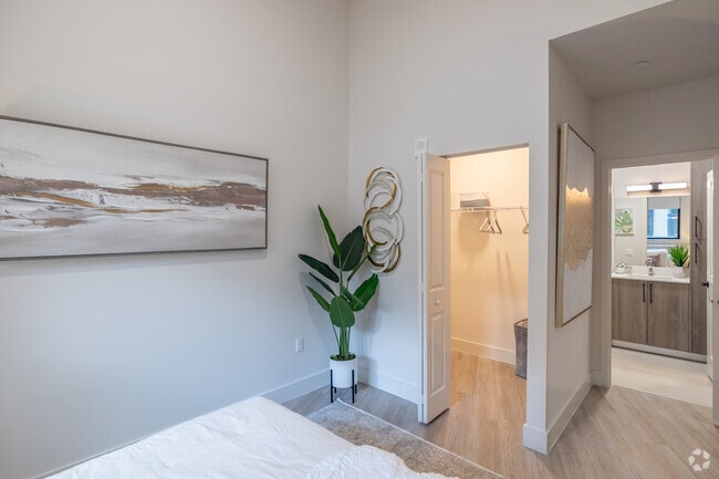 2BR, 2BA - 993SF - Primary. Bedroom