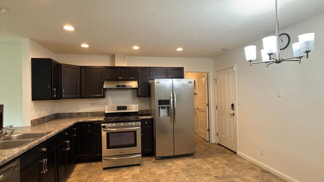 Photo - Spacious 3 Bed 2 Bath w/office