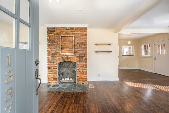 Photo - 4 Bedroom  Now Available!