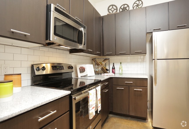 kitchen 1BR, 1BA - 818 SF - Collier Trailside