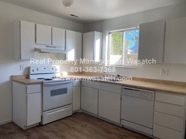 Photo - 671 Candlelite Ln