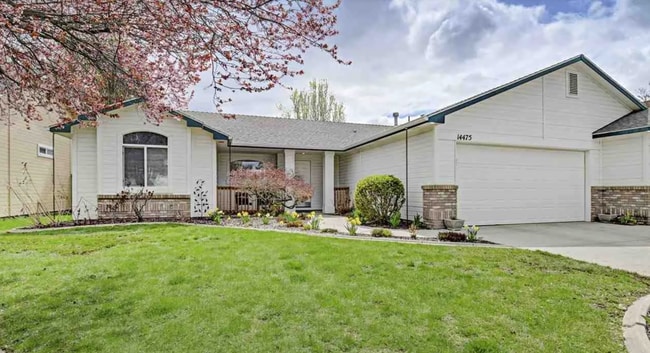 Photo - Bristol Heights Beauty: Single-Level 3-Car Garage Home with Private Backyard