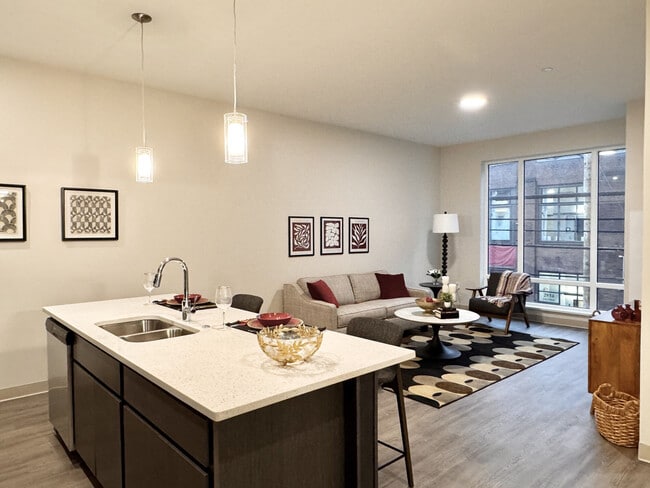 Photo - The Maxx & The Alexandra