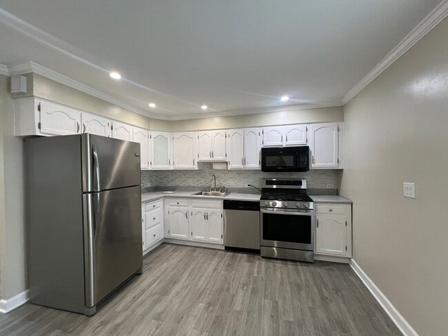 Photo - 206 Raupp Blvd