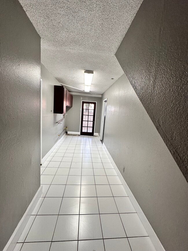 Photo - 2415 Mercedes Ave