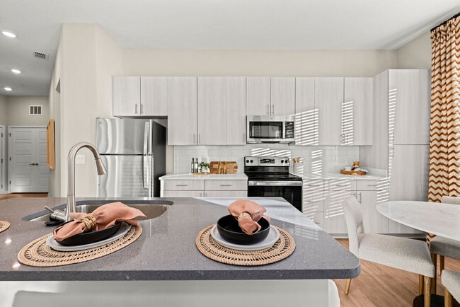 2BR, 2BA - Briarwood - Kitchen