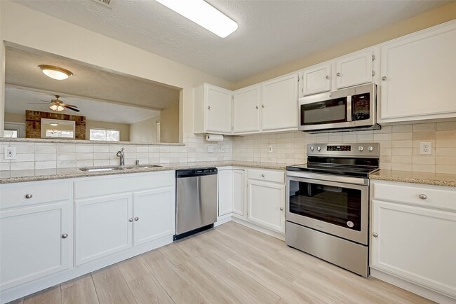 Photo - 2928 Laurelridge Dr