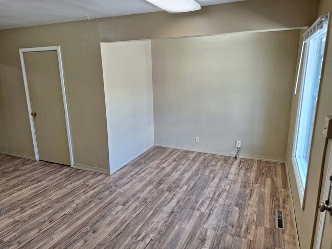 Photo - 3204-3216 Busch St Unit 3206