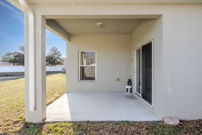 Photo - Highly Desirable Land O’ Lakes Rental With Easy Tampa Access