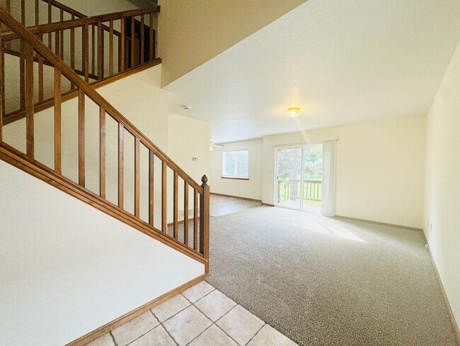 Photo - Wonderful 2 Story 3 Bedroom 2.5 Bath Townhome With Attached 2 Car Garage Near Lake Loveland in Lo...