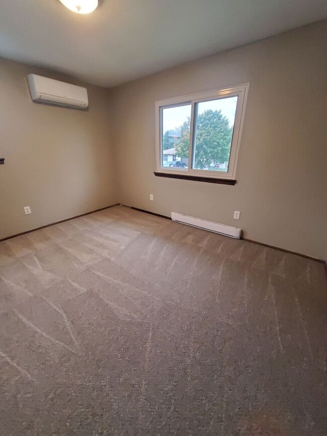 Photo - 313 Darlene Dr Unit 315 Right Side