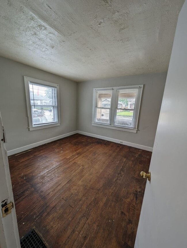 Photo - Spacious 2 bedroom 1 bath Home\