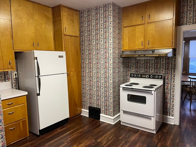 Photo - 204 E 3rd St