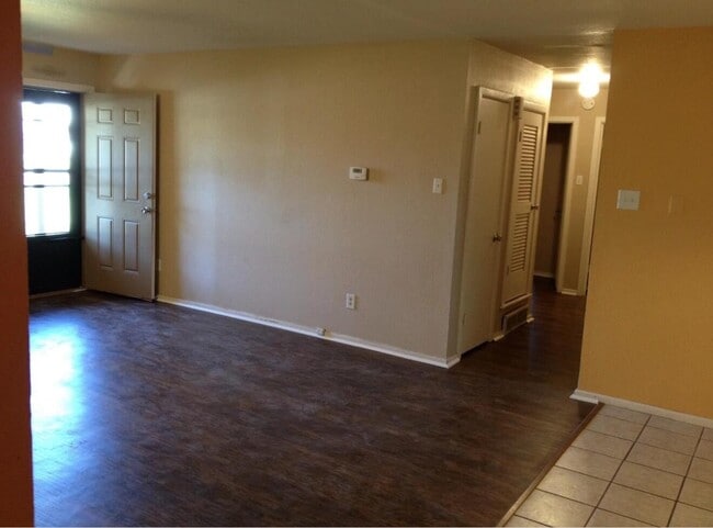 Photo - 5221 41st St