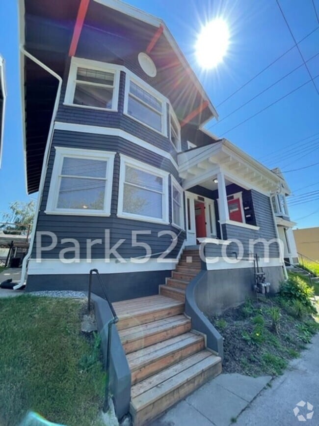 Building Photo - 2 Bedroom 1 Bathroom Duplex Unit 1408 6th Ave Rental