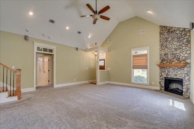 Photo - 208 Havelock Dr