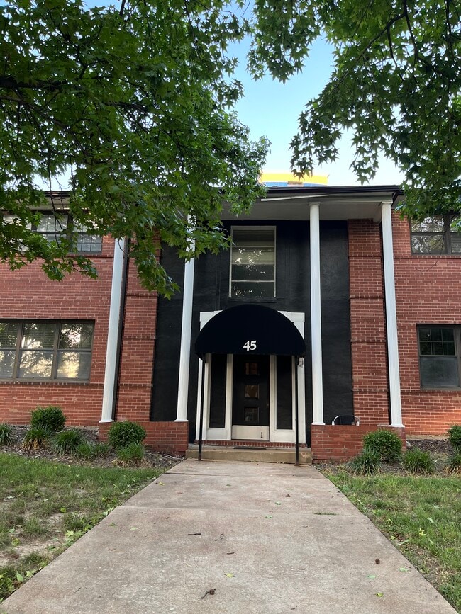 Building Photo - 45 Brighton Way Unit 2S