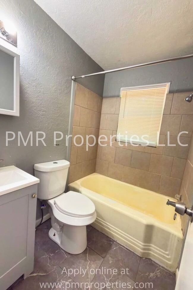 Photo - 209 NW 6th St Unit Upper