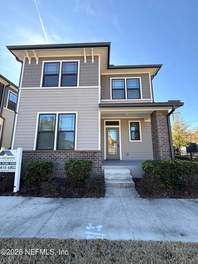 Photo - 2970 College St