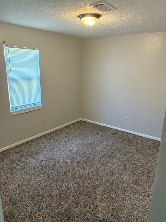 Photo - 3879 Southmont Dr