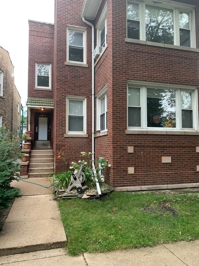 Building Photo - 6417 N Wayne Ave Unit 2 Rental
