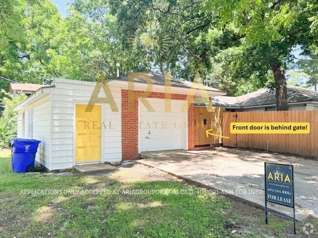 Building Photo - *AVAILABLE FOR IMMEDIATE MOVE IN!* UPDATED... Rental