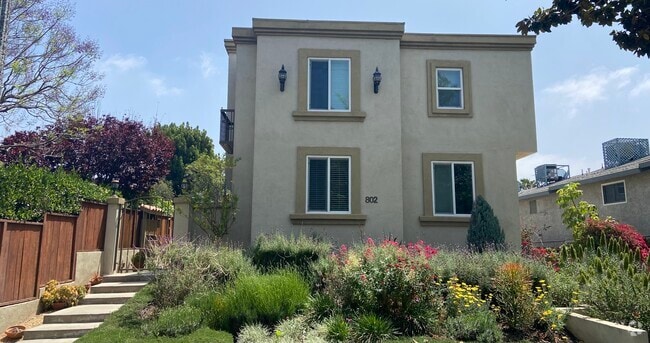 Building Photo - 802 Magnolia Ave Rental