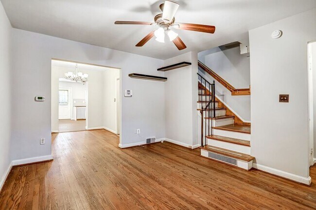 Photo - 3351 Clay St NE