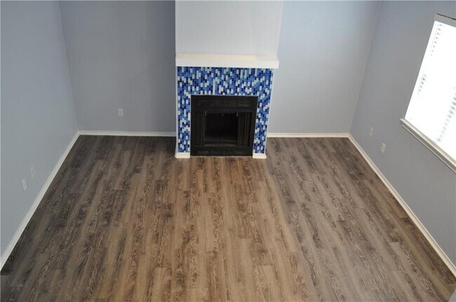 Photo - 706 W 22nd St Unit 305