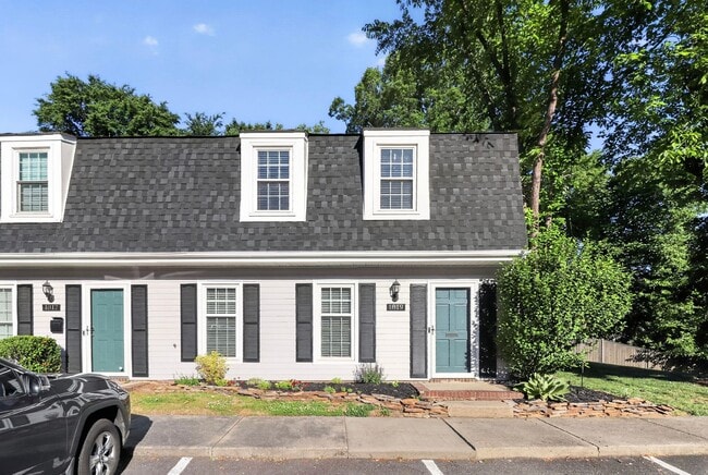 Building Photo - 3 Bed/2.5 Bath Townhouse for RENT!