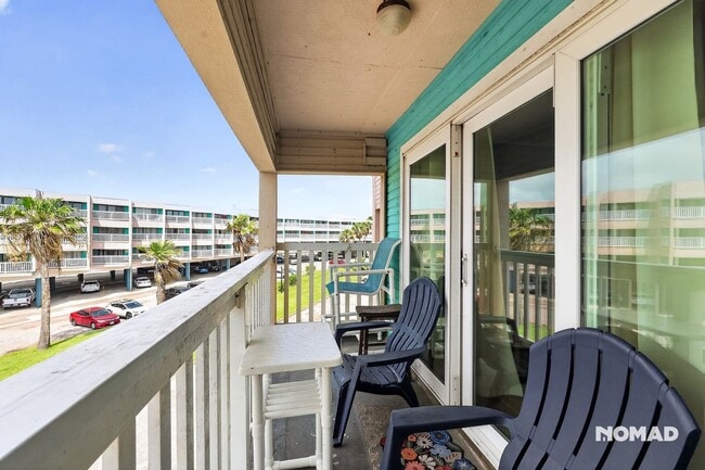 Photo - 3938 Surfside Blvd