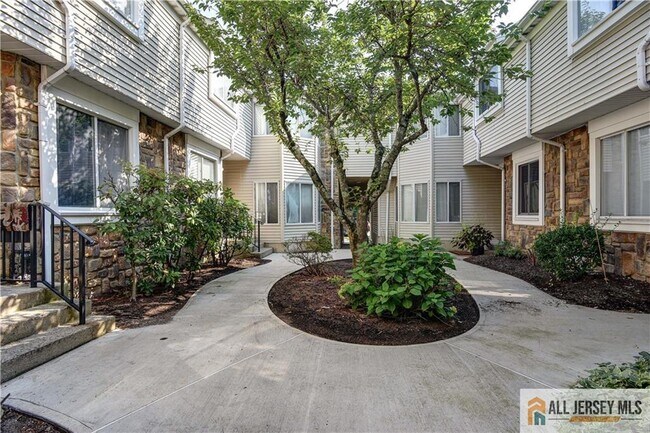 Photo - 1068 Schmidt Ln