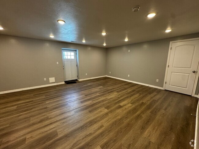 Building Photo - 43 E Argyle Way Rental
