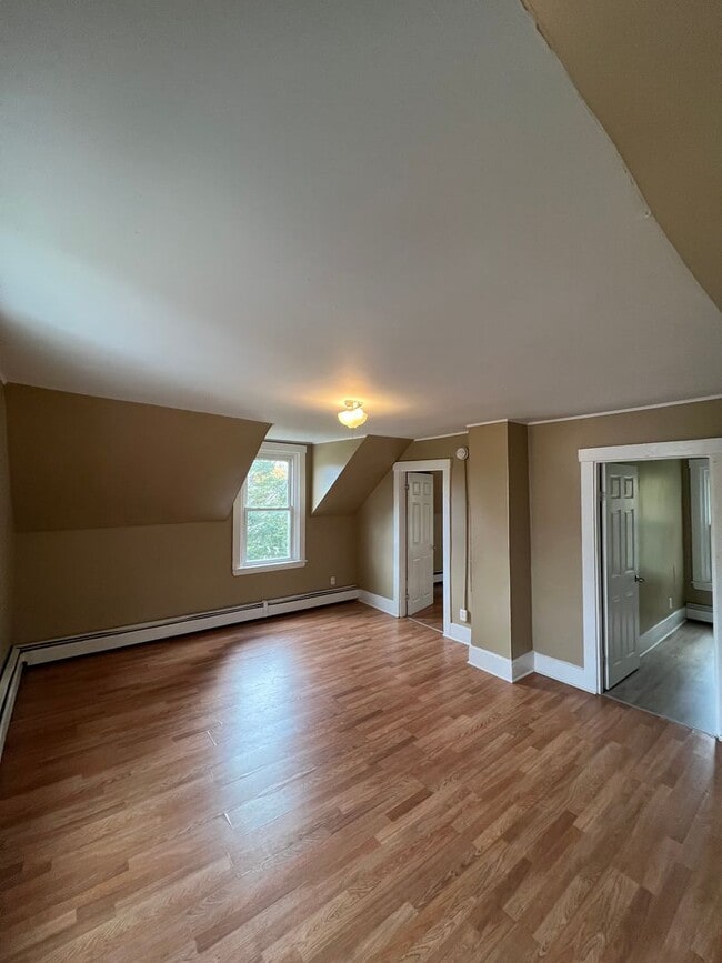 Photo - 9 Burrill St Unidad Apt 3