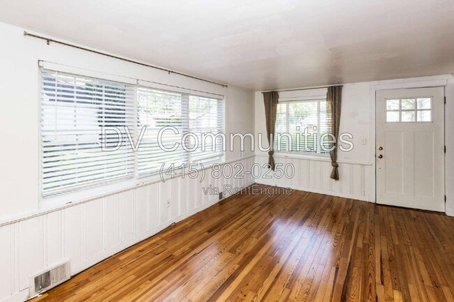 Photo - 6211 Seneca Rd