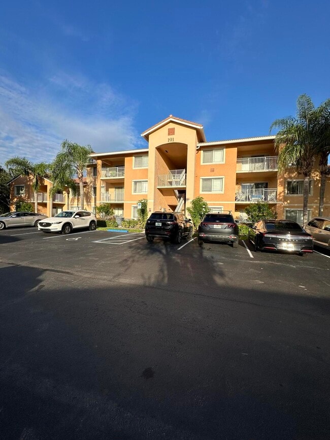 Building Photo - 191 SW Palm Dr Unit 107