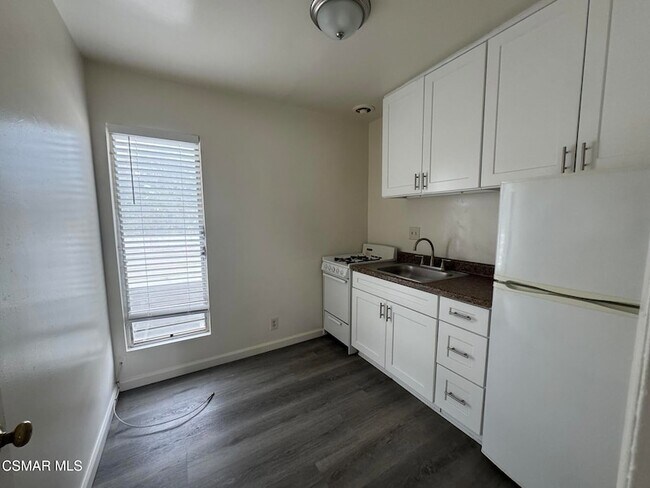 Photo - 13507 Victory Blvd Unidad 11