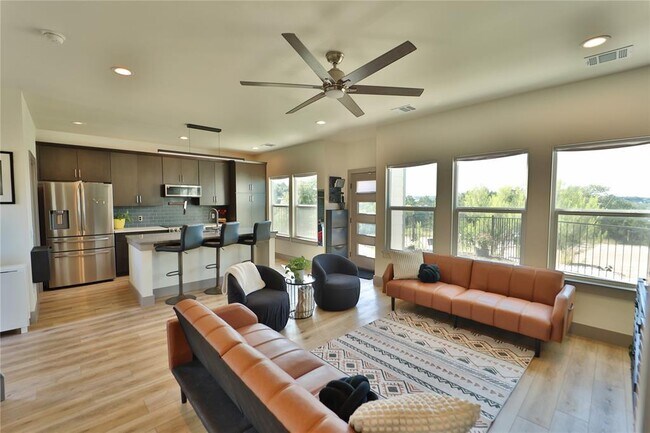 10613 Knob Hill