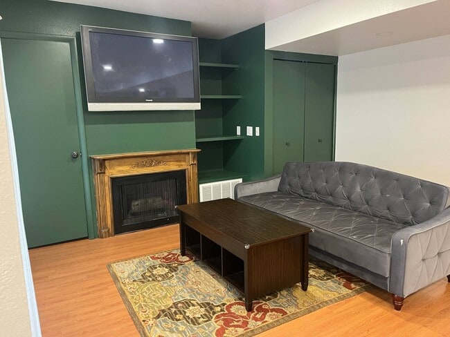 Photo - 1676 Woodland Dr