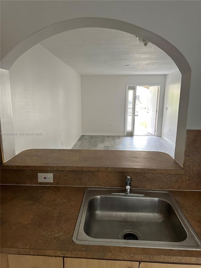 Building Photo - 2911 SE 13th Ave Unit 204-49