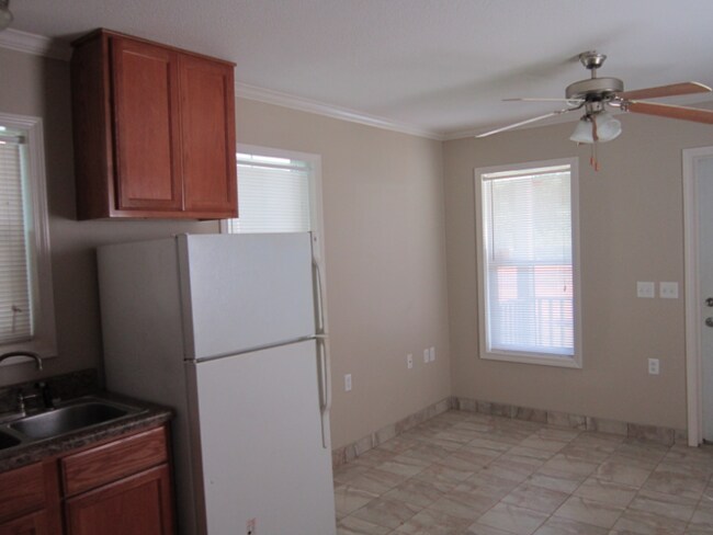 Photo - 10200 MS-613